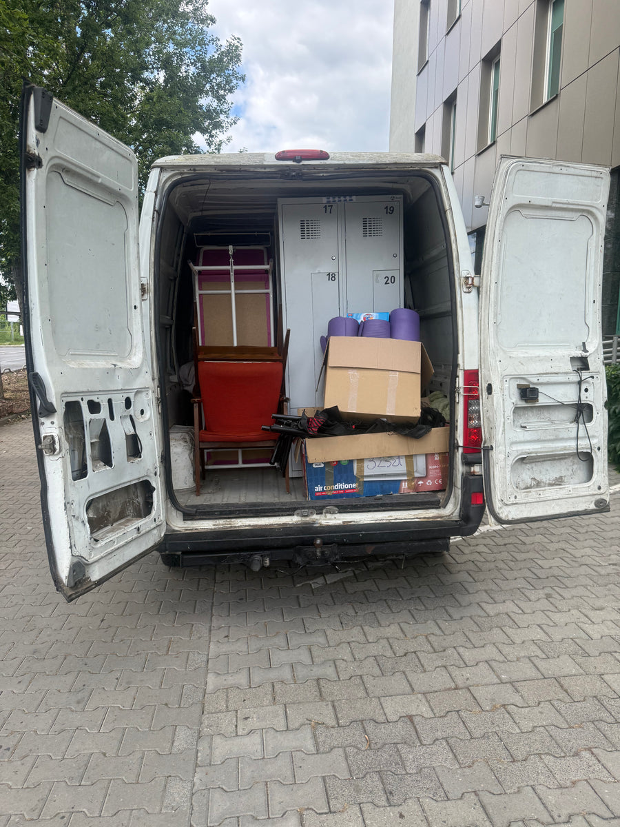 Transport wyposażenia szkolnego