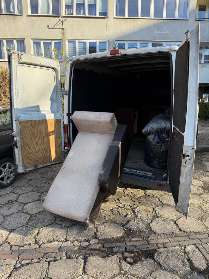 Wynoszenie mebli z mieszkania